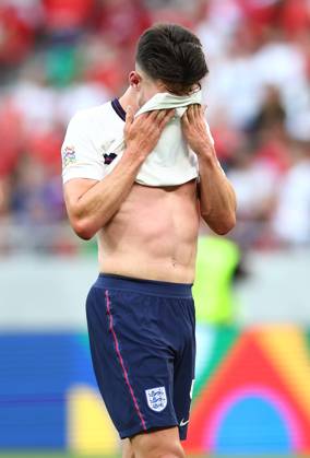 Budapest, Hungary, 4th June 2022. Declan Rice of England wipes his face during the UEFA Nations League match at Puskas Arena, Budapest. Picture credit should read: David Klein Sportimage EDITORIAL USE ONLY. No use with unauthorised audio, video, data, fixture lists, club league logos or live services. Online in-match use limited to 120 images, no video emulation. No use in betting, games or single club league player publications. SPI-1726-0065