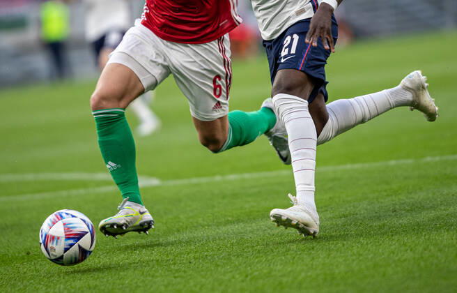 Hungary v England: UEFA Nations League - League Path Group 3 Willi Orban of Hungary competes for the ball with Bukayo Saka of England during the UEFA Nations League A3 match at Puskas Arà na on June 04, 2022 in Budapest, Hungary. Budapest Hungary Copyright: xRobertxSzaniszlox originalFilename:szaniszlo-notitle220604_npW7l