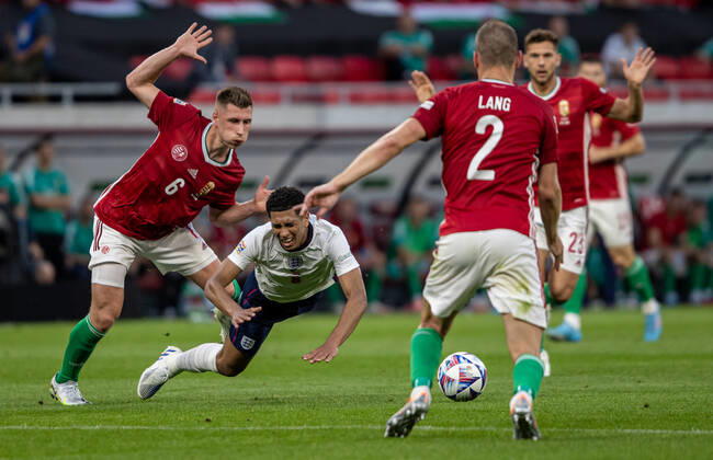 Hungary v England: UEFA Nations League - League Path Group 3 Jude Bellingham of England competes for the ball with Willi Orban of Hungary during the UEFA Nations League A3 match at Puskas ArÃ na on June 04, 2022 in Budapest, Hungary. Budapest Hungary  Copyright: xRobertxSzaniszlox originalFilename:szaniszlo-notitle220604_npu0Q