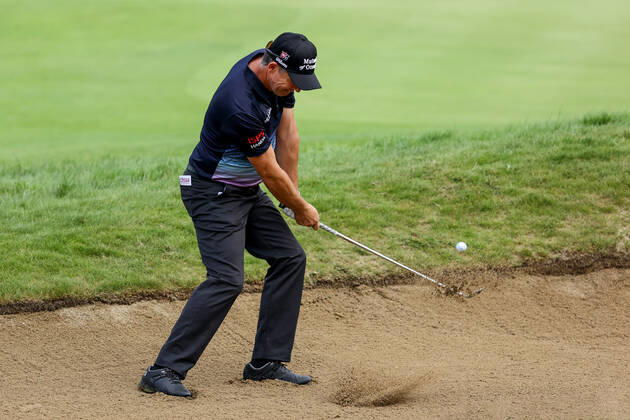 2022 Horizon Irish Open, Mount Juliet Estate, Thomastown, Kilkenny 1 7 2022 Padraig Harrington chips onto the 10th green Padraig Harrington chips onto the 10th green 1 7 2022  Copyright: x INPHO BenxBradyx BB1_3067