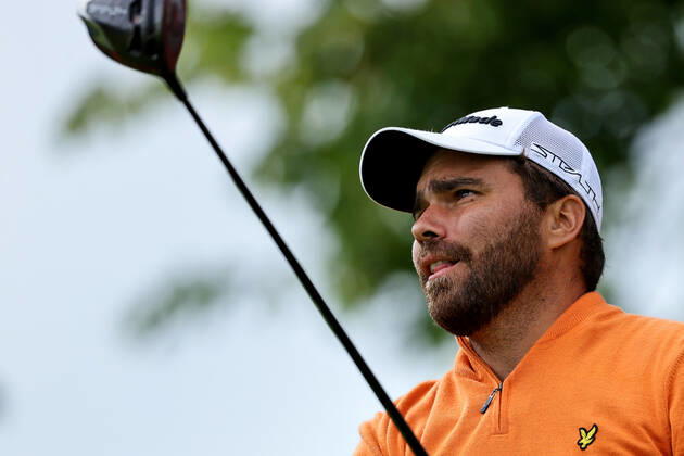 2022 Horizon Irish Open, Mount Juliet Estate, Thomastown, Kilkenny 1 7 2022 Romain Langasque follows his tee shot of the 17th Romain Langasque follows his tee shot of the 17th 1 7 2022  Copyright: x INPHO BenxBradyx BB1_5298