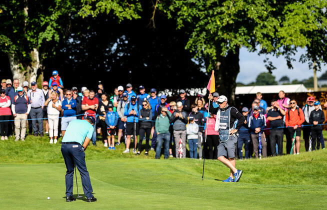 2022 Horizon Irish Open, Mount Juliet Estate, Thomastown, Kilkenny 2 7 2022 Padraig Harrington makes a putt on the 1st green Padraig Harrington makes a putt on the 1st green 2 7 2022  Copyright: x INPHO BenxBradyx BB1_6280