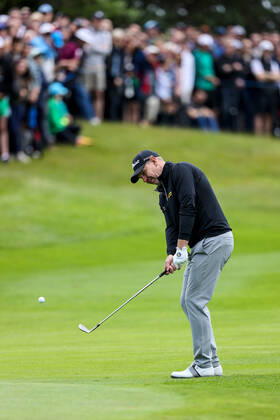 2022 Horizon Irish Open, Mount Juliet Estate, Thomastown, Kilkenny 2 7 2022 Stephen Gallacher chips on to the 18th green Stephen Gallacher chips on to the 18th green 2 7 2022  Copyright: x INPHO BenxBradyx BB1_6903