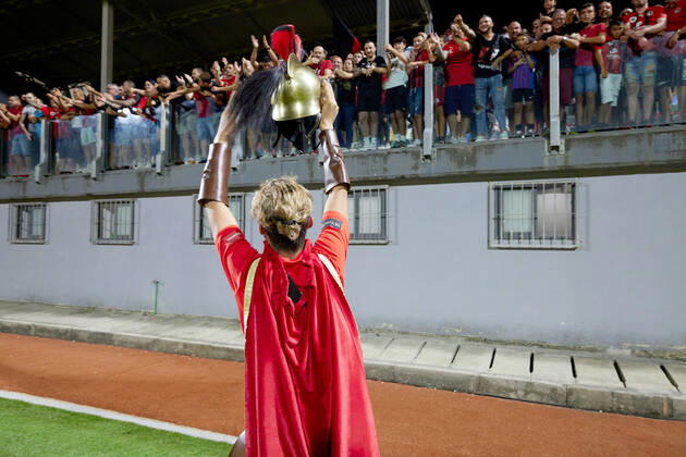 TA QALI, MALTA - 14 JULY 2022 A Hamrun Spartans mascot clad in a Spartan tunic salutes his team™s supporters after the First qualifying round, 2nd leg soccer match, from the UEFA Europa Conference League between Hamrun Spartans and Alashkert at the Centenary Stadium, Ta Qali, Malta on 14 July 2022. Hamrun Spartans won 4-1 to advance further in the competition. Photo Domenic Aquilina Hamrun Spartans FC (MLT) v Alashkert FC (ARM) UECL_22_23