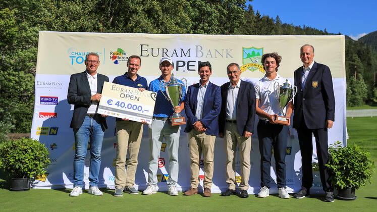 GOLF - EURAM Bank Open 2022 RAMSAU,AUSTRIA,17.JUL.22 - GOLF - Challenge Tour, EURAM Bank Open 2022, GC Adamstal. Image shows Manfred Huber (EURAM Bank), sports councilor Jochen Danninger (NOE), Marc Hammer (GER), tournament director Federico Paez Weinbaum, president Franz Wittmann (GC Admastal), Christoph Bleier (AUT) and Franz Witt Doering (OEGV). Keywords: trophy.  GEPAxpictures xMarioxBuehner