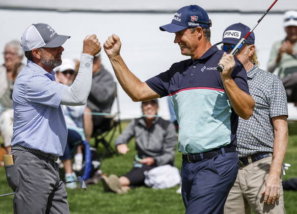 August 5, 2022, Calgary, AB, CANADA: Padraig Harrington, right, celebrates his first round win with Doug Barron during the PGA, Golf Herren Tour Champion s Shaw Charity Classic golf event in Calgary, Alta., Friday, Aug. 5, 2022. Padraig Harrington, Doug Barron - ZUMAc35_ 20220805_zaf_c35_073 Copyright: xJeffxMcintoshx