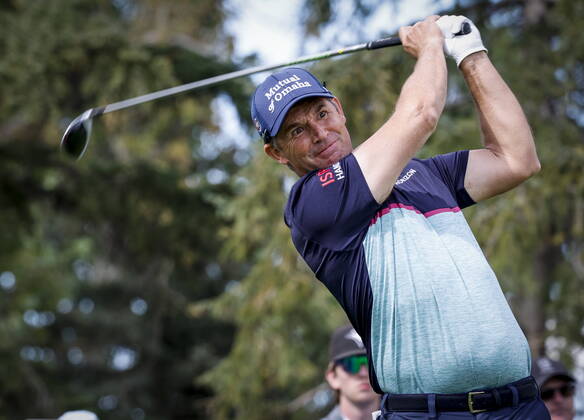 August 5, 2022, Calgary, AB, CANADA: Padraig Harrington hits from the 18th tee during the PGA, Golf Herren Tour Champion s Shaw Charity Classic golf event in Calgary, Alta., Friday, Aug. 5, 2022. Padraig Harrington, - ZUMAc35_ 20220805_zaf_c35_075 Copyright: xJeffxMcintoshx