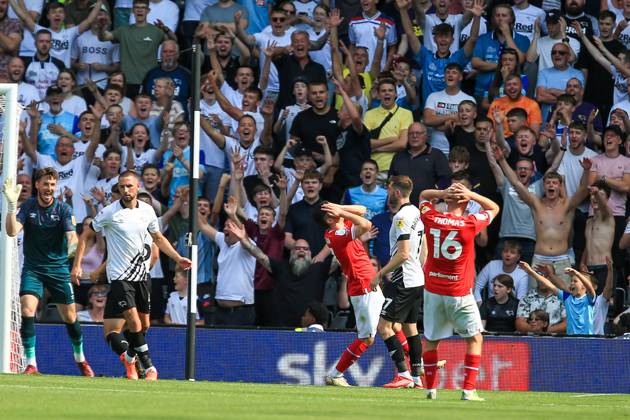 Derby County v Barnsley EFL Sky Bet League 1 13 08 2022. Jack Aitchison (27) of Barnsley reacts after putting shot over the bar during the EFL Sky Bet League 1 match between Derby County and Barnsley at the Pride Park, Derby, England on 13 August 2022. Editorial use only DataCo restrictions apply See www.football-dataco.com , Copyright: xJezxTighex PSI-15713-0051