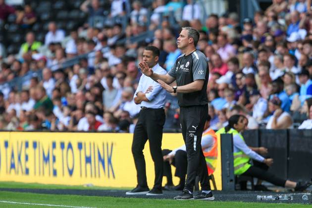 Derby County v Barnsley EFL Sky Bet League 1 13 08 2022. Michael Duff Barnsley manager reacts during the EFL Sky Bet League 1 match between Derby County and Barnsley at the Pride Park, Derby, England on 13 August 2022. Editorial use only DataCo restrictions apply See www.football-dataco.com , Copyright: xJezxTighex PSI-15713-0053