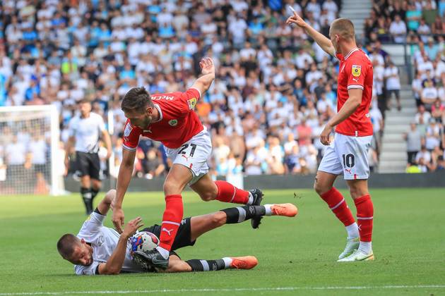 Derby County v Barnsley EFL Sky Bet League 1 13 08 2022. Tom Barkhuizen (7) of Derby County is fouled by Conor McCarthy (21) of Barnsley during the EFL Sky Bet League 1 match between Derby County and Barnsley at the Pride Park, Derby, England on 13 August 2022. Editorial use only DataCo restrictions apply See www.football-dataco.com , Copyright: xJezxTighex PSI-15713-0059
