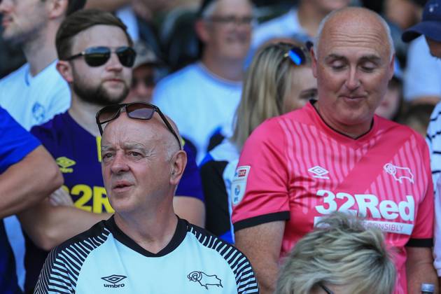 Derby County v Barnsley EFL Sky Bet League 1 13 08 2022. Derby County supporters during the EFL Sky Bet League 1 match between Derby County and Barnsley at the Pride Park, Derby, England on 13 August 2022. Editorial use only DataCo restrictions apply See www.football-dataco.com , Copyright: xJezxTighex PSI-15713-0080