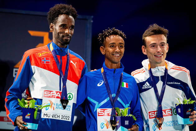 220821 Zerei Kbrom Mezngi of Norway, Yemaneberhan Crippa of Italy and Yann Schrub of France at the medal ceremony for men?s 10000 meter final during day 11 of the European Championships on August 21, 2022 in Munich Photo Vegard Grott BILDBYRAN code VG VG0339 athletics athletics athletics european championship em em 2022 european championships munich 2022 munchen em day 11 bbeng norge italia france,  Copyright: VEGARDxGRoTT BB220821VG076