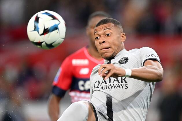 LILLE Kylian Mbappe of Paris Saint Germain scores after seconds during the French Ligue 1 match between Lille OSC and Paris Saint Germain at the Pierre Mauroy Stadium on August 21, 2022 in Lille, France ANP Dutch Height Gerrit van Keulen Ligue 1 Uber Eats 2022 2023 xVIxANPxSportx xGerritxvanxKeulenxIVx 453354679 originalFilename: 453354679