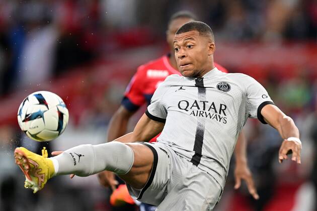 LILLE Kylian Mbappe of Paris Saint Germain scores after seconds during the French Ligue 1 match between Lille OSC and Paris Saint Germain at the Pierre Mauroy Stadium on August 21, 2022 in Lille, France ANP Dutch Height Gerrit van Keulen Ligue 1 Uber Eats 2022 2023 xVIxANPxSportx xGerritxvanxKeulenxIVx 453354757 originalFilename: 453354757