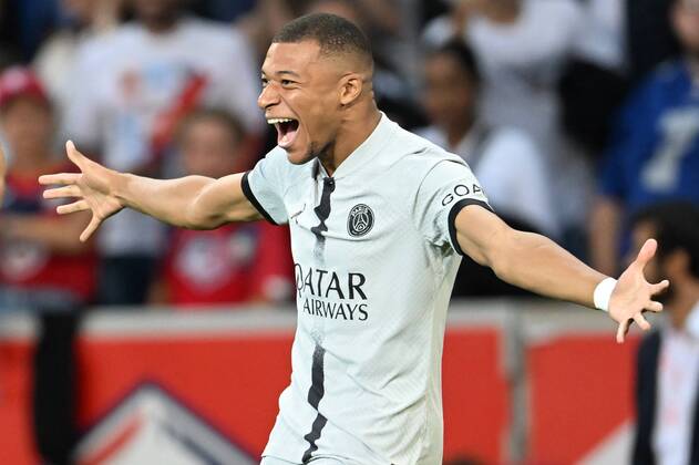 LILLE Kylian Mbappe of Paris Saint Germain celebrates his goal during the French Ligue 1 match between Lille OSC and Paris Saint Germain at the Pierre Mauroy Stadium on August 21, 2022 in Lille, France ANP Dutch Height Gerrit van Keulen Ligue 1 Uber Eats 2022 2023 xVIxANPxSportx xGerritxvanxKeulenxIVx 453444536 originalFilename: 453444536