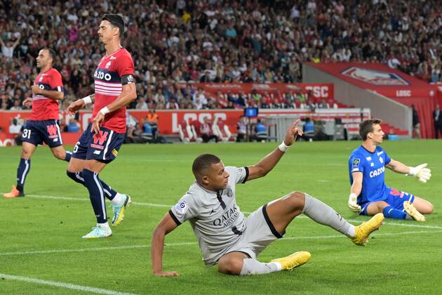 LILLE Kylian Mbappe of Paris Saint Germain celebrates his goal during the French Ligue 1 match between Lille OSC and Paris Saint Germain at the Pierre Mauroy Stadium on August 21, 2022 in Lille, France ANP Dutch Height Gerrit van Keulen Ligue 1 Uber Eats 2022 2023 xVIxANPxSportx xGerritxvanxKeulenxIVx 453447210 originalFilename: 453447210