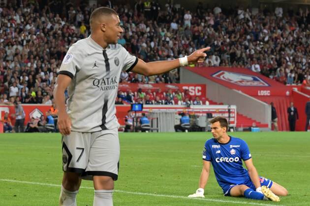 LILLE Kylian Mbappe of Paris Saint Germain celebrates his goal during the French Ligue 1 match between Lille OSC and Paris Saint Germain at the Pierre Mauroy Stadium on August 21, 2022 in Lille, France ANP Dutch Height Gerrit van Keulen Ligue 1 Uber Eats 2022 2023 xVIxANPxSportx xGerritxvanxKeulenxIVx 453447219 originalFilename: 453447219