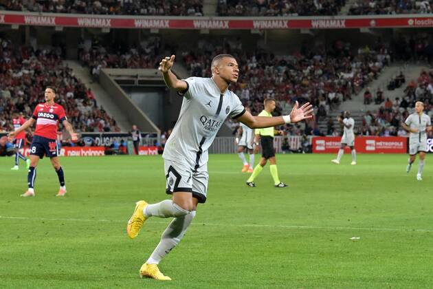 LILLE Kylian Mbappe of Paris Saint Germain celebrates his goal during the French Ligue 1 match between Lille OSC and Paris Saint Germain at the Pierre Mauroy Stadium on August 21, 2022 in Lille, France ANP Dutch Height Gerrit van Keulen Ligue 1 Uber Eats 2022 2023 xVIxANPxSportx xGerritxvanxKeulenxIVx 453447233 originalFilename: 453447233