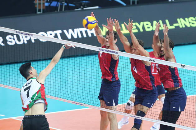 KATOWICE 26.08.2022 MISTRZOSTWA SWIATA W SIATKOWCE MEZCZYZN FAZA GRUPOWA GRUPA C: USA - MEKSYK --- FIVB VOLLEYBALL MENS World Championship, WM, Weltmeisterschaft 2022 GROUP C MATCH: USA - MEXICO MATTHEW ANDERSON JEFFREY JENDRYK II TOREY DEFALCO FOT. ANNA KLEPACZKO FOTOPYK NEWSPIX.PL --- Newspix.pl  220826LUM025