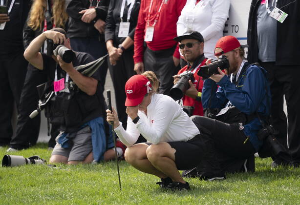 August 26, 2022, Ottawa, ON, Canada: Lorie Kane pauses as she lines up a putt on the 18th hole..during the second day of action at the CP Womens Open, Friday, August 26, 2022 in Ottawa. Lorie Kane  - ZUMAc35_ 20220826_zaf_c35_052 Copyright: xAdrianxWyldx