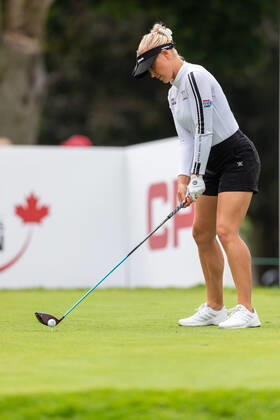 OTTAWA, ON - AUGUST 26: Charley Hull of England tees off on the 1st hole during the second round of the CP Women™s Open on August 26, 2022, at The Ottawa Hunt and Golf Club in Ottawa, ON, Canada. (Photo by Richard A. Whittaker Icon Sportswire) GOLF: AUG 26 LPGA, Golf Damen - CP Women™s Open Icon2208261492