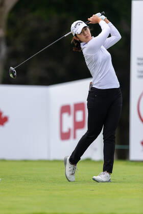 OTTAWA, ON - AUGUST 26: Andrea Lee of the United States tees off on the 1st hole during the second round of the CP Women™s Open on August 26, 2022, at The Ottawa Hunt and Golf Club in Ottawa, ON, Canada. (Photo by Richard A. Whittaker Icon Sportswire) GOLF: AUG 26 LPGA, Golf Damen - CP Women™s Open Icon2208261762