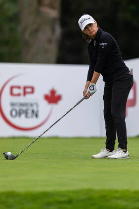 OTTAWA, ON - AUGUST 26: Mo Martin of the United States tees off on the 1st hole during the second round of the CP Women™s Open on August 26, 2022, at The Ottawa Hunt and Golf Club in Ottawa, ON, Canada. (Photo by Richard A. Whittaker Icon Sportswire) GOLF: AUG 26 LPGA, Golf Damen - CP Women™s Open Icon2208262312