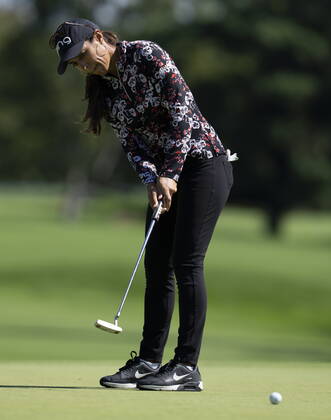 August 27, 2022, Ottawa, ON, Canada: Paula Reto, from South Africa, putts for a birdie on the fourth hole during the third round action at the CP WomenöÄÃ s Open, Saturday, August 27, 2022 in Ottawa. Paula Reto  - ZUMAc35_ 20220827_zaf_c35_032 Copyright: xAdrianxWyldx