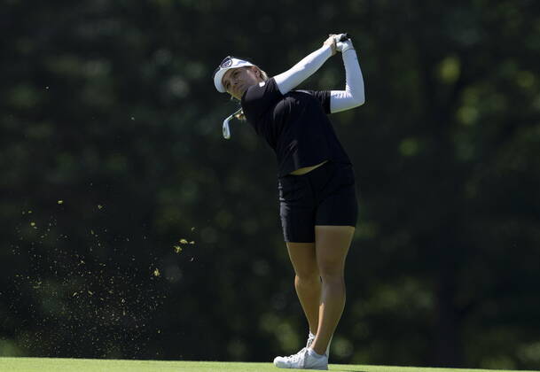 August 27, 2022, Ottawa, ON, Canada: Stephanie Kyriacou, from Australia, watches her approach shot on the 7th hole during the third round action at the CP WomenöÄÃ s Open, Saturday, August 27, 2022 in Ottawa. Stephanie Kyriacou  - ZUMAc35_ 20220827_zaf_c35_038 Copyright: xAdrianxWyldx