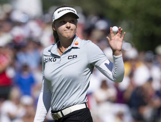August 27, 2022, Ottawa, ON, Canada: Brooke Henderson, of Canada, acknowledges the crowd as sinking her putt in the 18th hole during the third round action at the CP Women™s Open, Saturday, August 27, 2022 in Ottawa. Brooke Henderson  - ZUMAc35_ 20220827_zaf_c35_048 Copyright: xAdrianxWyldx