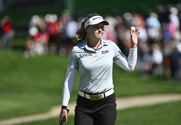 August 27, 2022, Ottawa, ON, CAN: Canada s Brooke Henderson waves to the crowd after the 18th hole during the CP Women s Open in Ottawa, on Saturday, Aug. 27, 2022. Brooke Henderson  - ZUMAc35_ 20220827_zaf_c35_073 Copyright: xJustinxTangx