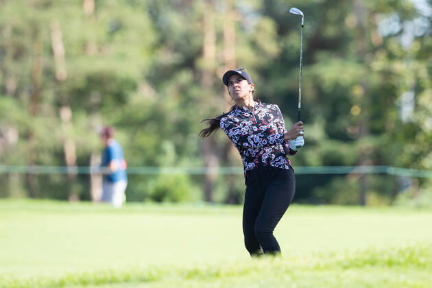 August 27, 2022: Paula Reto of South Africa chips on to the 13th green during the 3rd round of the CP Womens Open held at Ottawa Hunt & Golf Club in Ottawa, Canada. CSM Ottawa Canada - ZUMAc04_ 20220827_zaf_c04_119 Copyright: xDanielxLeax