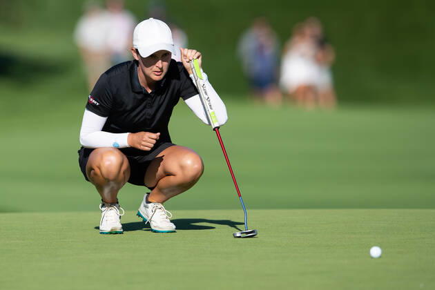 August 27, 2022: Lindy Duncan of the United States surveys the 18th hole green finishing the 3rd round of the CP Womens Open held at Ottawa Hunt & Golf Club in Ottawa, Canada. CSM Ottawa Canada - ZUMAc04_ 20220827_zaf_c04_253 Copyright: xDanielxLeax