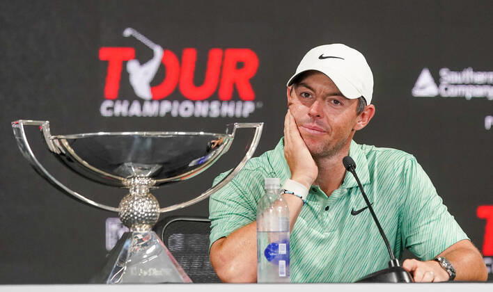 Bilder des Jahres 2022, Sport 08 August Sport Themen der Woche KW34 Sport Bilder des Tages August 28, 2022, Atlanta, Georgia, USA: Rory McIlroy with the trophy after winning the final round of the TOUR Championship at East Lake Golf Club. Atlanta USA - ZUMAw109 20220828_zap_w109_018 Copyright: xDebbyxWongx