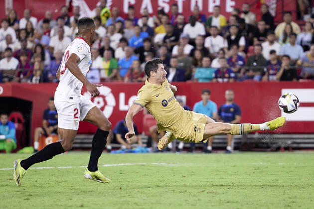 Sevilla FC v FC Barcelona, Barca LaLiga Santander, Seville, Spain Seville, Spain. 03rd September 2022. Robert Lewandowski (9) of FC Barcelona seen during the LaLiga Santander match between Sevilla FC and FC Barcelona at Estadio Ramon Sanchez Pizjuan in Seville. Seville Andalucia Spain Estadio Ramon Sanchez Pizjuan  Copyright: xGonzalesxPhoto JesusxRuizxMedinax