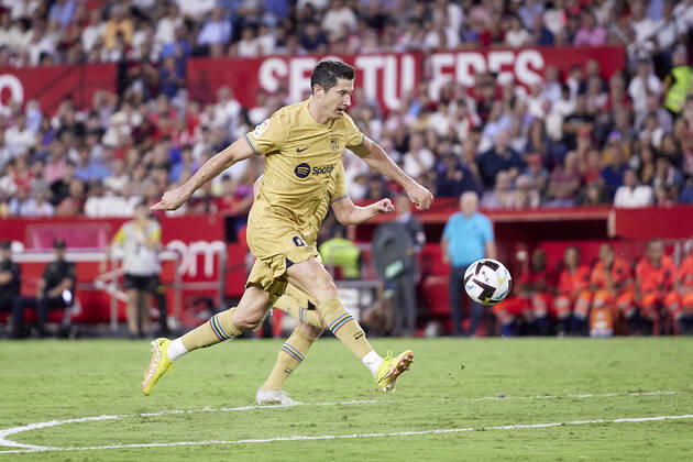 Sevilla FC v FC Barcelona, Barca LaLiga Santander, Seville, Spain Seville, Spain. 03rd September 2022. Robert Lewandowski (9) of FC Barcelona seen during the LaLiga Santander match between Sevilla FC and FC Barcelona at Estadio Ramon Sanchez Pizjuan in Seville. Seville Andalucia Spain Estadio Ramon Sanchez Pizjuan  Copyright: xGonzalesxPhoto JesusxRuizxMedinax