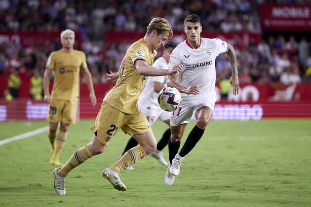Sevilla FC v FC Barcelona, Barca LaLiga Santander, Seville, Spain Seville, Spain. 03rd September 2022. Frenkie De Jong (21) of FC Barcelona seen during the LaLiga Santander match between Sevilla FC and FC Barcelona at Estadio Ramon Sanchez Pizjuan in Seville. Seville Andalucia Spain Estadio Ramon Sanchez Pizjuan  Copyright: xGonzalesxPhoto JesusxRuizxMedinax