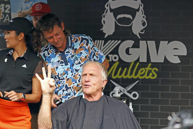 SUGAR GROVE, IL - SEPTEMBER 17: LIV golfer Cameron Smith gives Greg Norman the LIV CEO and golf commissioner a mullet hair cut for charity after the second round of the LIV Golf Invitational Series Chicago on September 17, 2022 at Rich Harvest Farms in Sugar Grove, Illinois. (Photo by Brian Spurlock Icon Sportswire) GOLF: SEP 17 LIV Golf Invitational Series Chicago Icon220917089