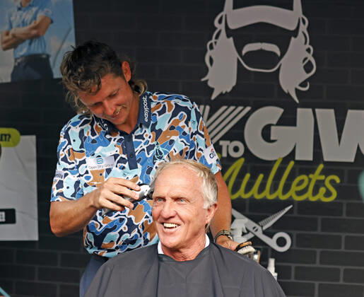SUGAR GROVE, IL - SEPTEMBER 17: LIV golfer Cameron Smith gives Greg Norman the LIV CEO and golf commissioner a mullet hair cut for charity after the second round of the LIV Golf Invitational Series Chicago on September 17, 2022 at Rich Harvest Farms in Sugar Grove, Illinois. (Photo by Brian Spurlock Icon Sportswire) GOLF: SEP 17 LIV Golf Invitational Series Chicago Icon220917093