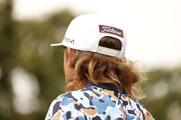 SUGAR GROVE, IL - SEPTEMBER 17: A close up of the mullet of LIV golfer Cameron Smith as seen on the 13th green during the second round of the LIV Golf Invitational Series Chicago on September 17, 2022 at Rich Harvest Farms in Sugar Grove, Illinois. (Photo by Brian Spurlock Icon Sportswire) GOLF: SEP 17 LIV Golf Invitational Series Chicago Icon220917192
