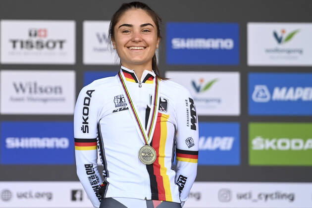 Bilder des Jahres 2022, Sport 09 September Sport Themen der Woche KW37 Ricarda Bauernfeind of Germany , winner of the bronze medal pictured on the podium of the women U23 individual time trial at the UCI Road World Championships Cycling 2022, in Wollongong, Australia, Sunday 18 September 2022. The Worlds are taking place from 18 to 25 September. DIRKxWAEM  x44865102x
