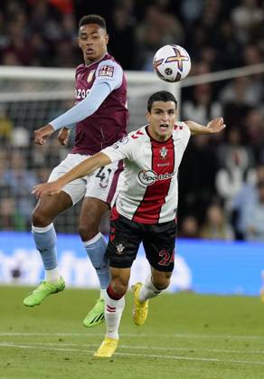 Birmingham, England, 16th September 2022. Jacob Ramsey of Aston Villa (L) challenges Mohamed Elyounoussi of Southampton during the Premier League match at Villa Park, Birmingham. Picture credit should read: Andrew Yates Sportimage EDITORIAL USE ONLY. No use with unauthorised audio, video, data, fixture lists, club league logos or live services. Online in-match use limited to 120 images, no video emulation. No use in betting, games or single club league player publications. SPI-1879-0055