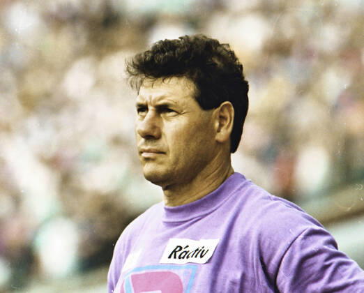 From 2 BL season 1992 93 Hannover 96 VfL Wolfsburg 3 1 on 27 07 2992 In photo Han96 coach Eberhard Vogel