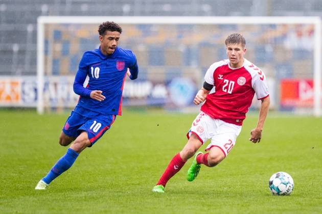 Denmark U19 v England U19, UEFA U19 Championship qualifier, Hobro, Denmark Hobro, Denmark. 27th, September 2022. Gustav Christensen (20) of Denmark and George Hall (10) of England seen during the UEFA U19 Championship qualifier between Denmark and England at DS Arena in Hobro. Hobro Denmark Copyright: xGonzalesxPhoto BalazsxPopalx