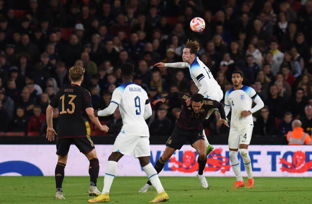 James Garner (Everton) of England U21, U 21 & Felix Nmecha (VfL Wolfsburg) of Germany U21 during the International Friendly, L?nderspiel, Nationalmannschaft match between England U21 and Germany U21 at Bramall Lane, Sheffield, England on 27 September 2022. Copyright: xAndyxRowlandx PMI-5193-0059