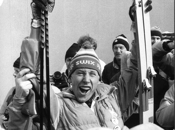 SARAJEVO 19840216 Gunde Svan celebrates after the Olympics the victory in the ski relay SARAJEVO YUGOSLAVIA Olympics x1003x  Copyright: xHansxTxDahlskogx OS 1984 STAFETT HERRAR