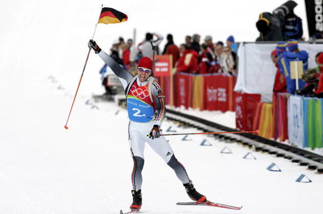 SAN SICARIO 20060221 Biathlon, mens, 4x7.5km Picture Germanys Michael Greis celebrates as he crosses the finish line to give Germany Olympic gold in the biathlon relay TURIN ITALY Olympics x10250x  Copyright: xPontusxLundahlx xTTx 10050