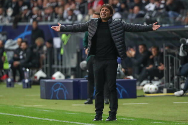 xMHx Champions League Eintracht Frankfurt Tottenham Hotspur on 04 10 2022 at Deutsche Bank Park in Frankfurt coach Antonio Conte Tottenham gives loud instructions MH