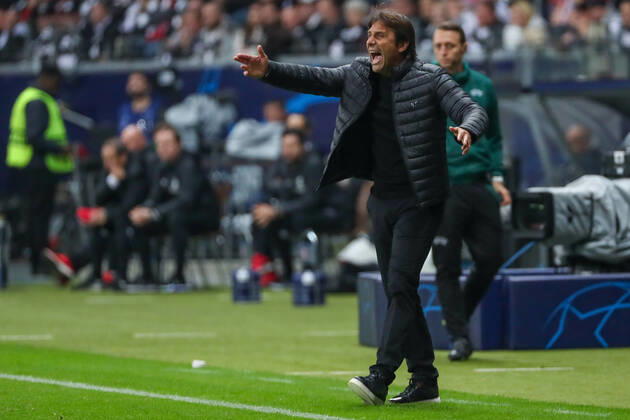 xMHx Champions League Eintracht Frankfurt Tottenham Hotspur on 04 10 2022 at Deutsche Bank Park in Frankfurt coach Antonio Conte Tottenham gives loud instructions MH