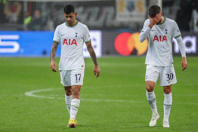 xMHx Champions League Eintracht Frankfurt Tottenham Hotspur on 04 10 2022 at Deutsche Bank Park in Frankfurt Cristian Romero Tottenham 17 and Rodrigo Bentancur Tottenham 30 are dissatisfied, disappointed, disappointed, depressed MH